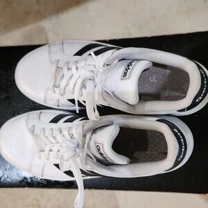 Men's  Adidas sneakers.. Good condition. Black trim